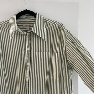 Banana Republic The Oversized Shirt in Green and white Stripe | Size M